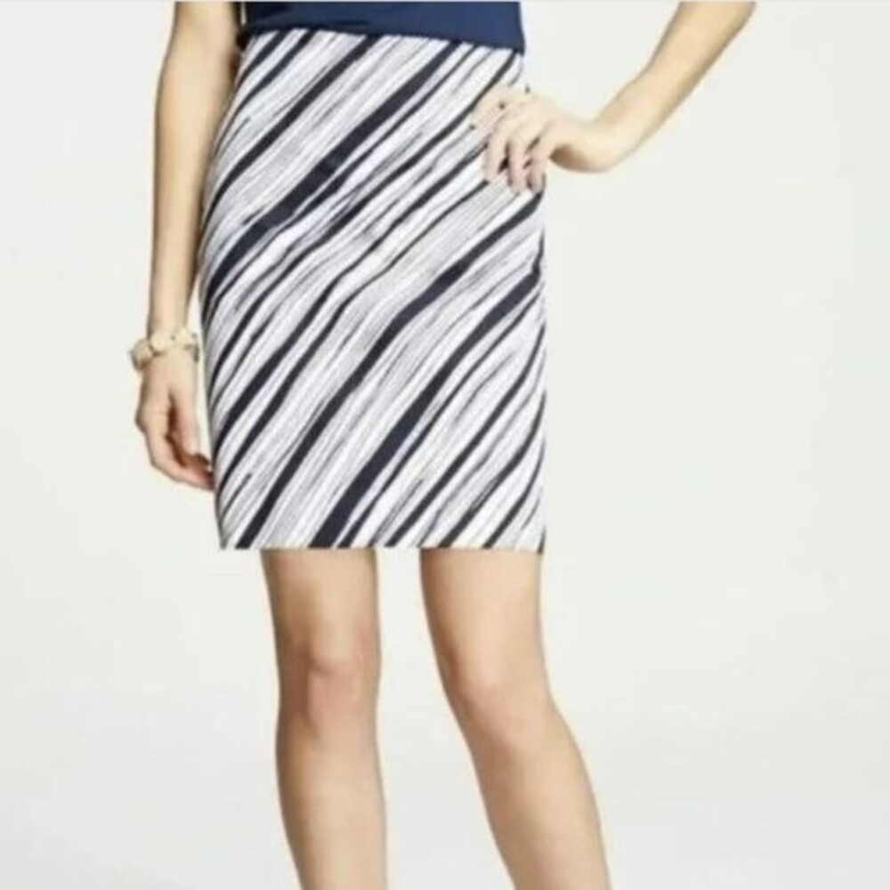 ANN TAYLOR Madison Skirt 8 Navy Blue White Striped Mini Pencil Skirt Stretch
